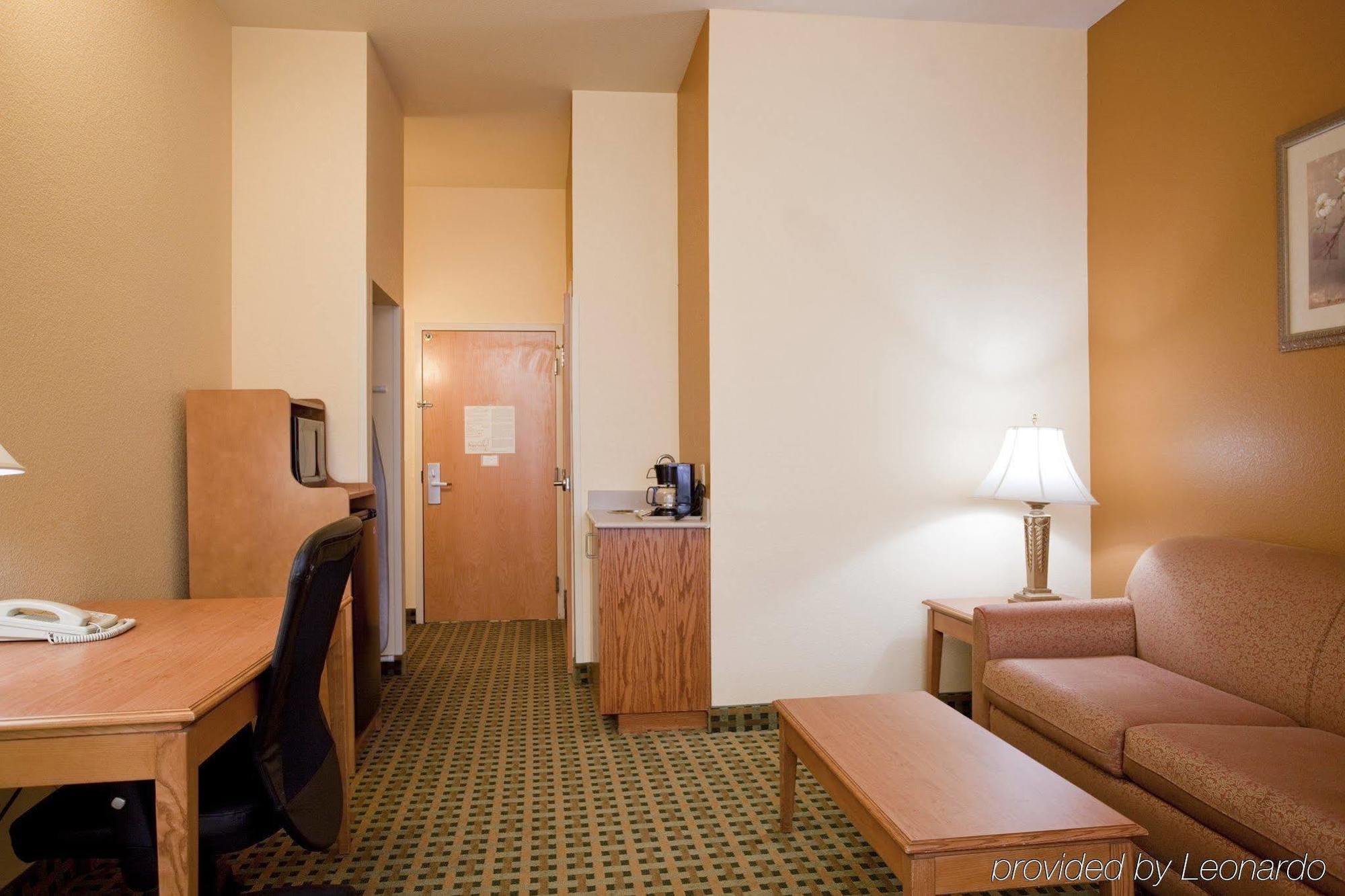 Holiday Inn Express Hotel&Suites Hesperia, an IHG Hotel Habitación foto